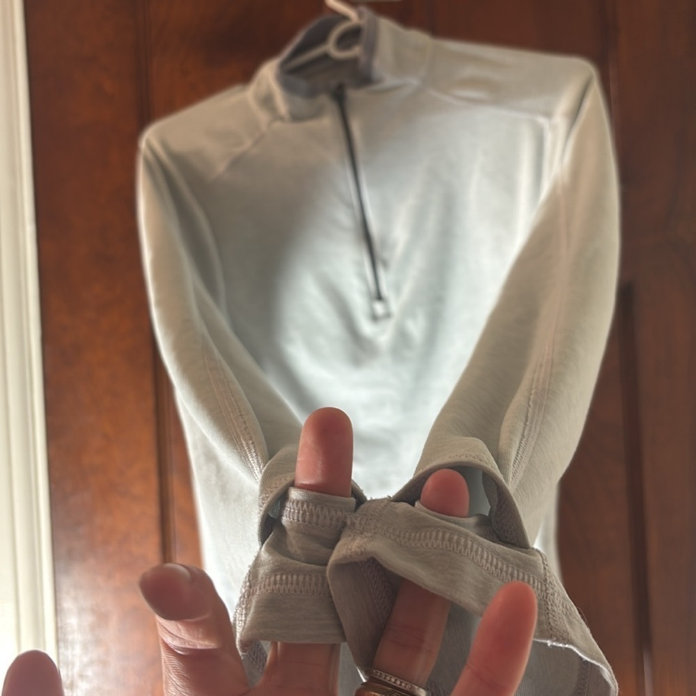 Women’s S/Ptite Under Armour Light Gray Fitted 1/3 zip Pullover, GUC. - Picture 5 of 8